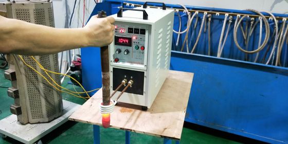 ভালো দাম হিট ডিস্ট্রিবিউটর এবং অ্যালুমিনিয়াম হিট এক্সচেঞ্জারের জন্য 60KW ফাস্ট ইন্ডাকশন ব্রেজিং মেশিন অনলাইন